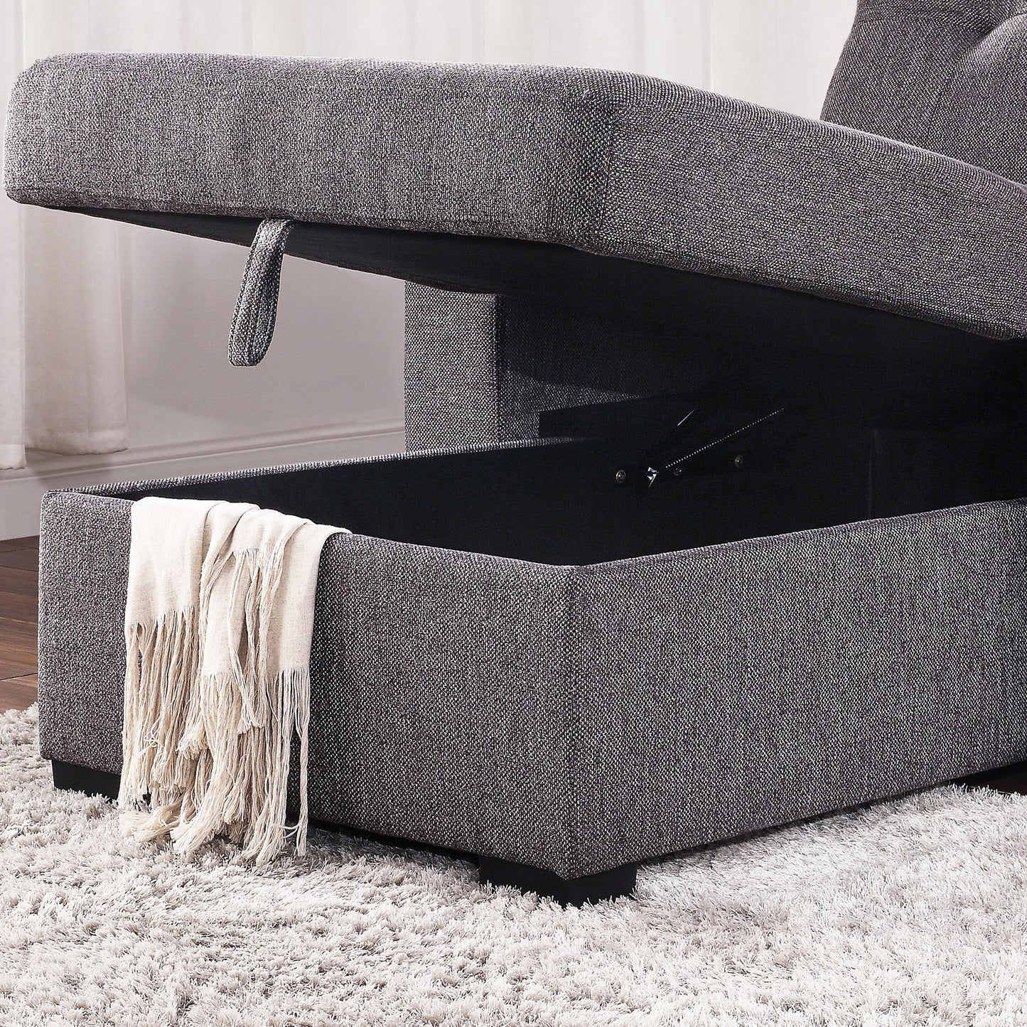 Oska Sectional
