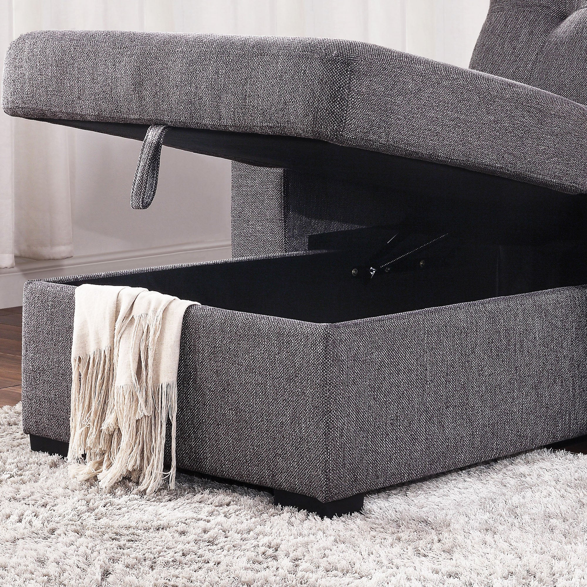 Oska Sectional